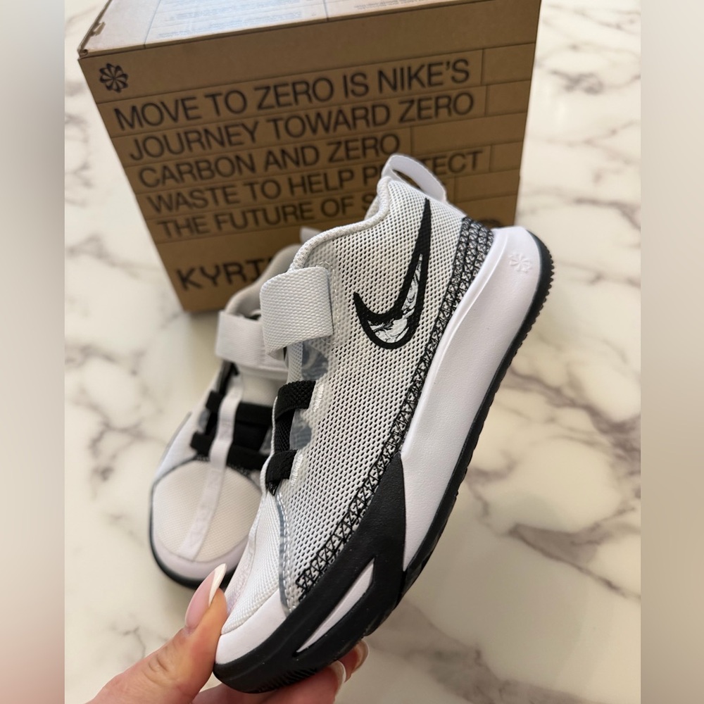 Nike Kids White and Black Mesh Sneakers with Hook-and-Loop Strap